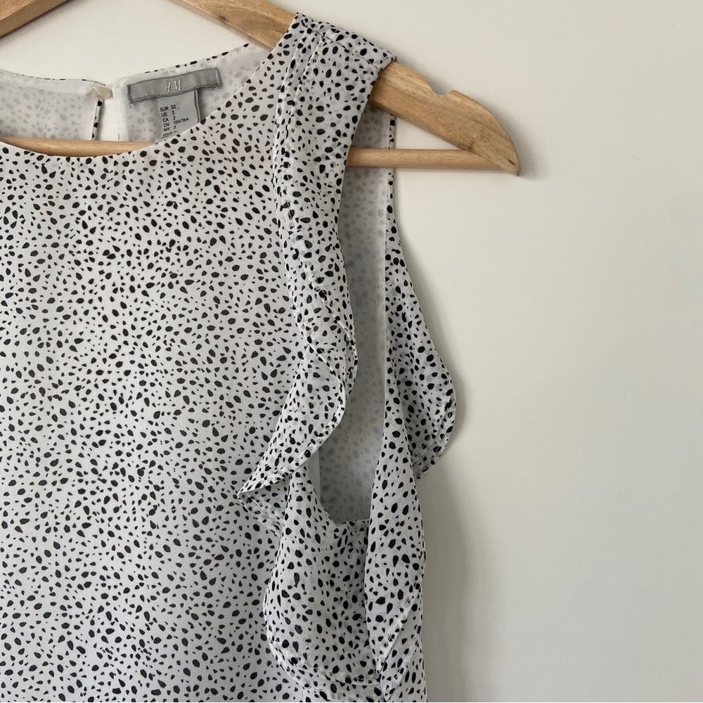 H&M WHITE/BLACK POLKA DOT SLEEVELESS TOP/BLOUSE WITH RUFFLE DETAILS/KEYHOLE, 2 - Picture 9 of 12